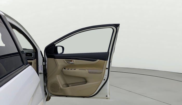 2016 Maruti Ciaz VDI+ SHVS, Diesel, Manual, 92,613 km, RHS Front Door