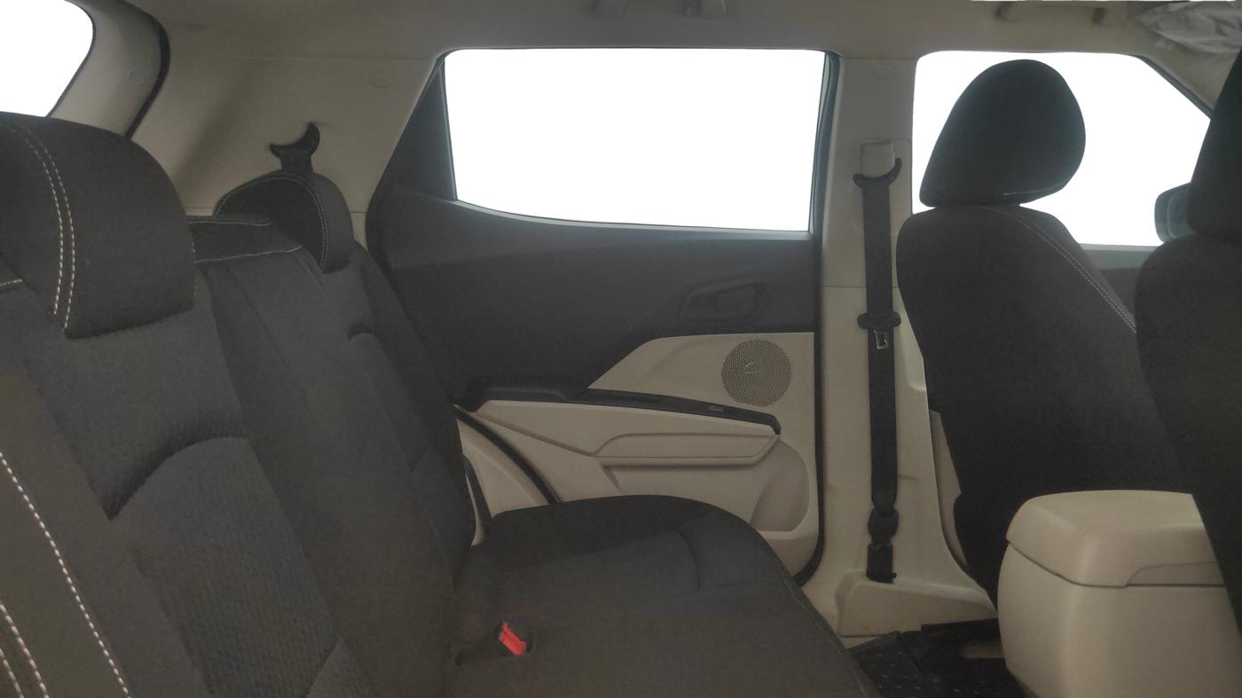 2023 Mahindra XUV300 W4 1.2 PETROL, Petrol, Manual, 13,800 km, Right Side Rear Door Cabin