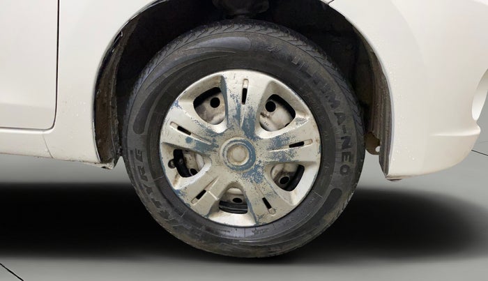 2014 Maruti Celerio LXI, CNG, Manual, 76,702 km, Right Front Wheel