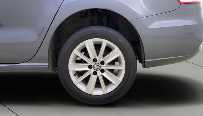2015 Volkswagen Vento HIGHLINE 1.6 MPI, Petrol, Manual, 75,856 km, Left Rear Wheel