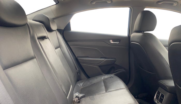 2018 Hyundai Verna 1.6 VTVT SX O, Petrol, Manual, 75,618 km, Right Side Rear Door Cabin