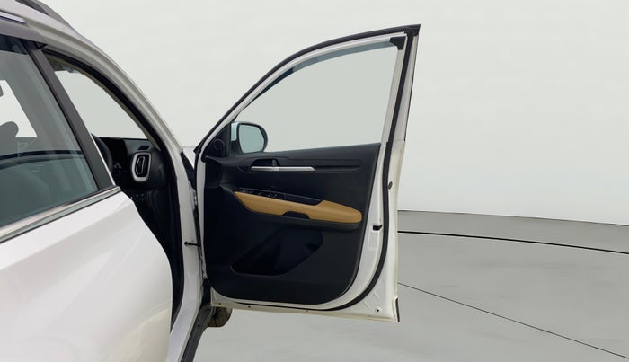 2025 KIA SONET HTX 1.5 AT, Diesel, Automatic, 27,399 km, RHS Front Door