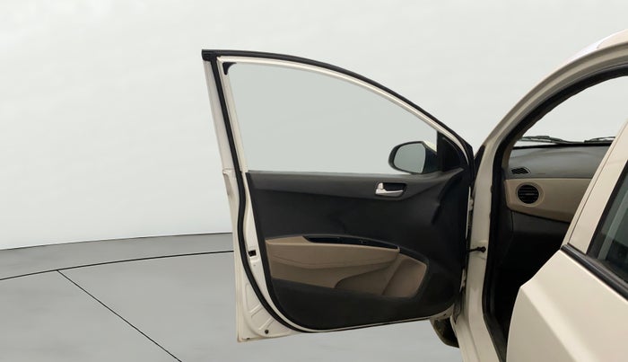 2017 Hyundai Grand i10 SPORTZ 1.2 KAPPA VTVT, CNG, Manual, 1,17,109 km, LHS Front Door