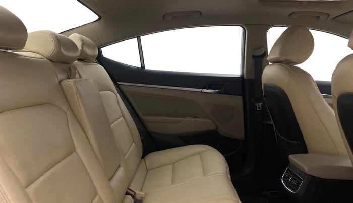 2021 Hyundai New Elantra 2.0 SX MT PETROL, Petrol, Manual, 64,083 km, Right Side Rear Door Cabin