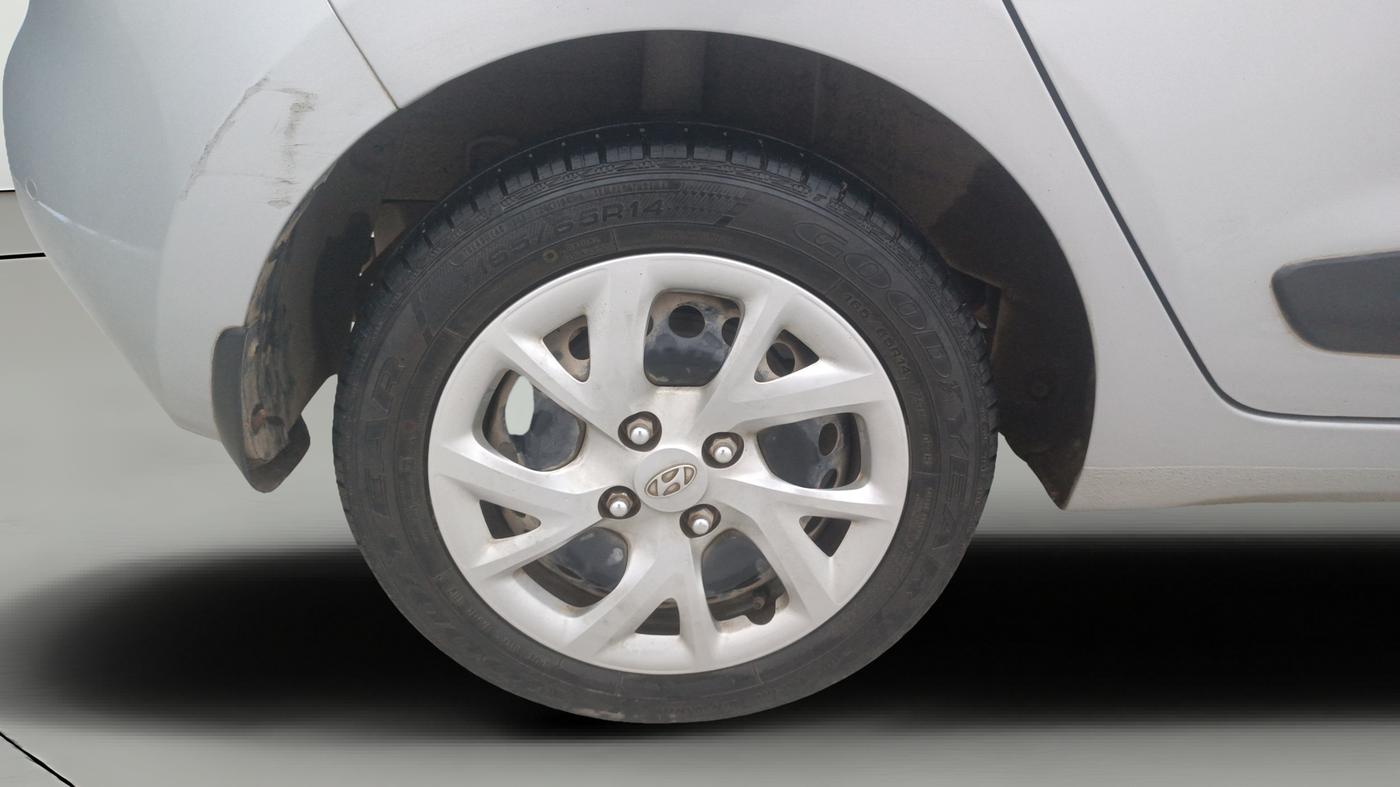 2019 Hyundai Grand i10 SPORTZ 1.2 KAPPA VTVT, Petrol, Manual, 30,228 km, Right Rear Wheel