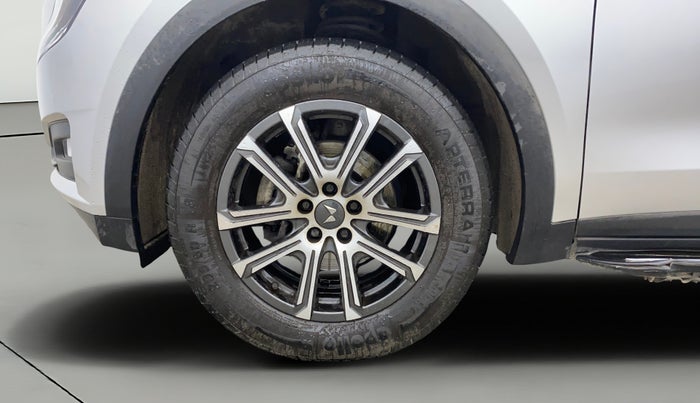 2023 Mahindra XUV700 AX 7 D AT 7 STR, Diesel, Automatic, 16,368 km, Left Front Wheel