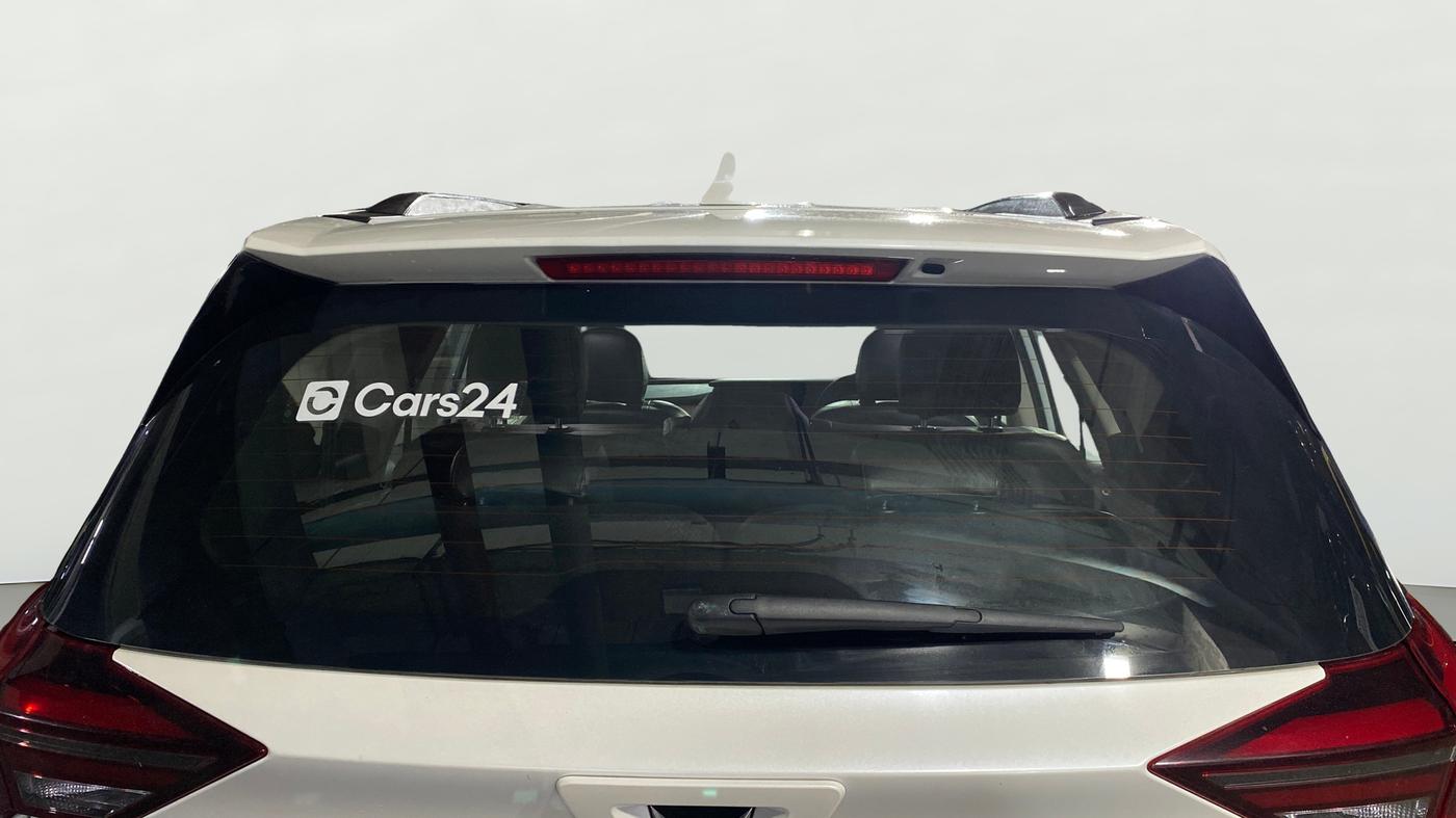 2022 Mahindra XUV700 AX 5 P MT 7 STR (E), Petrol, Manual, 14,076 km, Rear Windshield