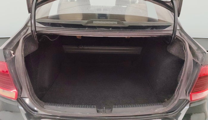 2016 Volkswagen Vento HIGHLINE 1.6 MPI, Petrol, Manual, 74,659 km, Boot Open Zoomed View