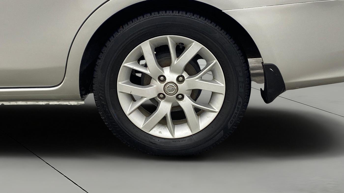 2017 Nissan Sunny XV DIESEL, Diesel, Manual, 81,545 km, Left Rear Wheel
