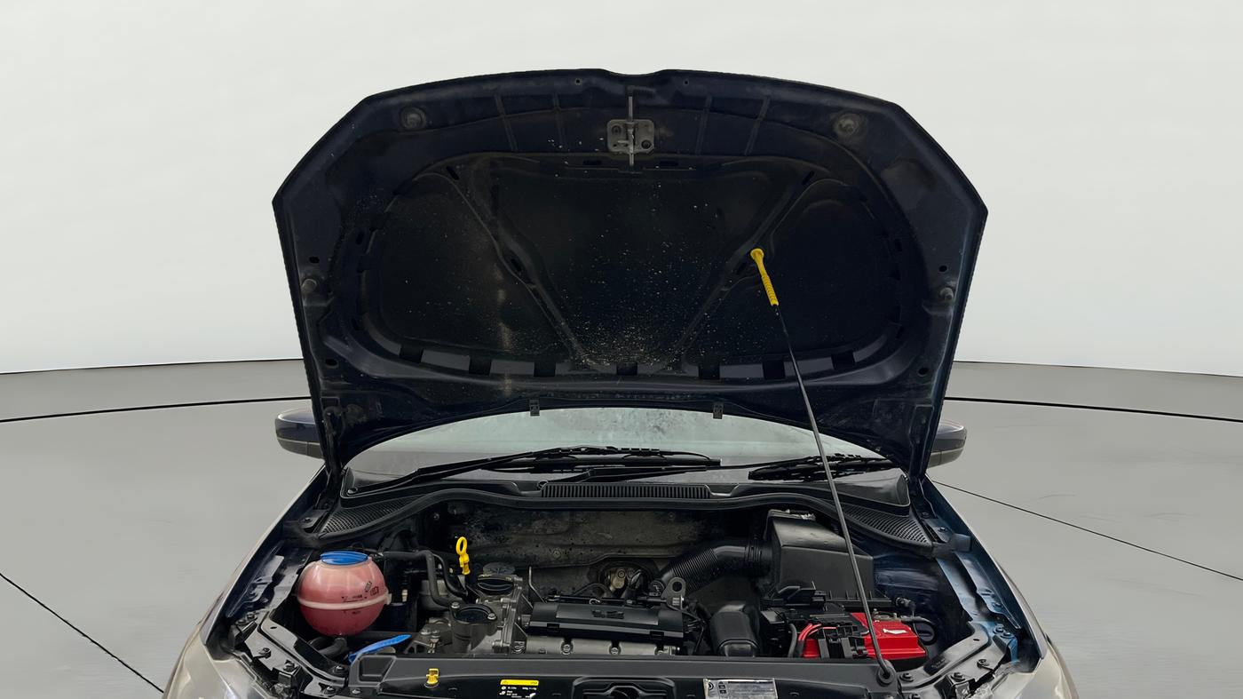 2015 Volkswagen Polo TRENDLINE 1.2L PETROL, Petrol, Manual, 63,722 km, Open Bonet