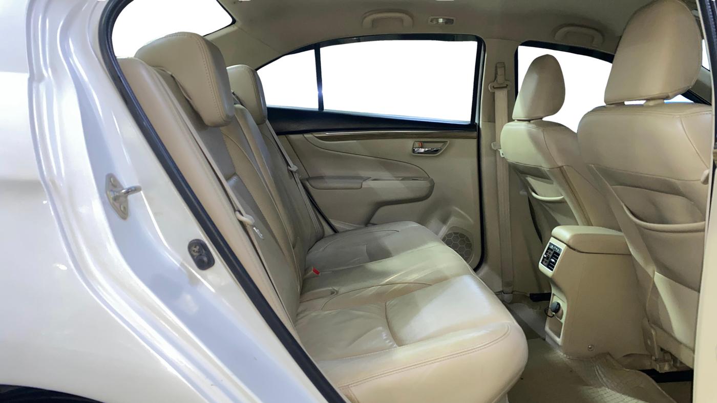 2019 Maruti Ciaz ALPHA DIESEL 1.5, Diesel, Manual, 1,03,702 km, Right Side Rear Door Cabin