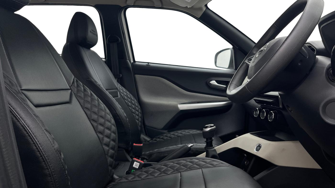 2022 Nissan MAGNITE XV MT, Petrol, Manual, 13,698 km, Right Side Front Door Cabin