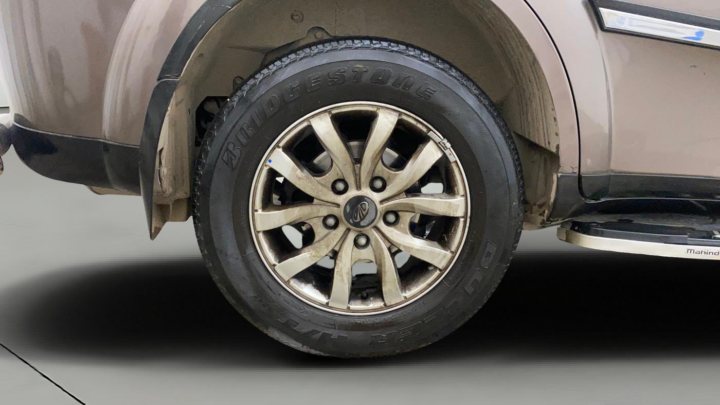2018 Mahindra XUV500 W10, Diesel, Manual, 55,972 km, Right Rear Wheel
