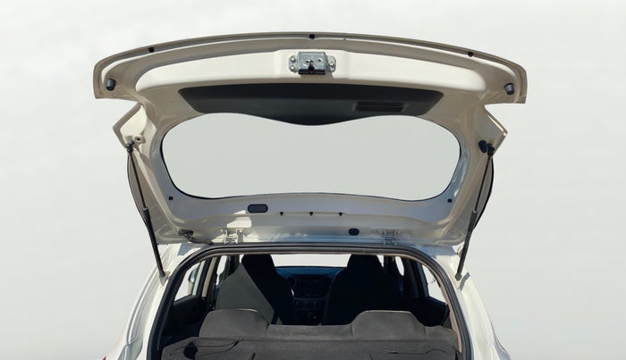 2016 Hyundai Grand i10 MAGNA 1.2 KAPPA VTVT, Petrol, Manual, 39,921 km, Boot Door Open