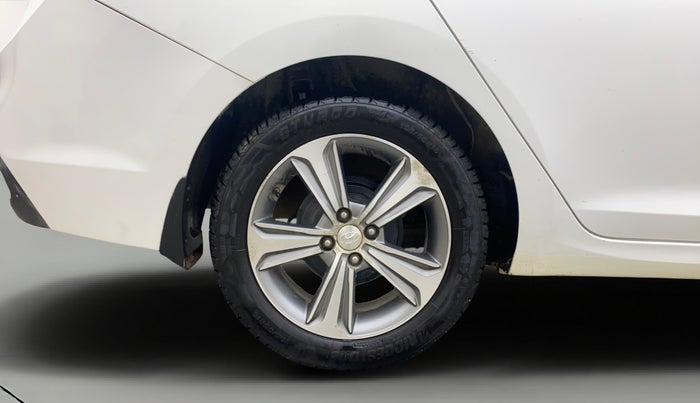 2018 Hyundai Verna 1.6 VTVT SX (O) AT, Petrol, Automatic, 68,366 km, Right Rear Wheel