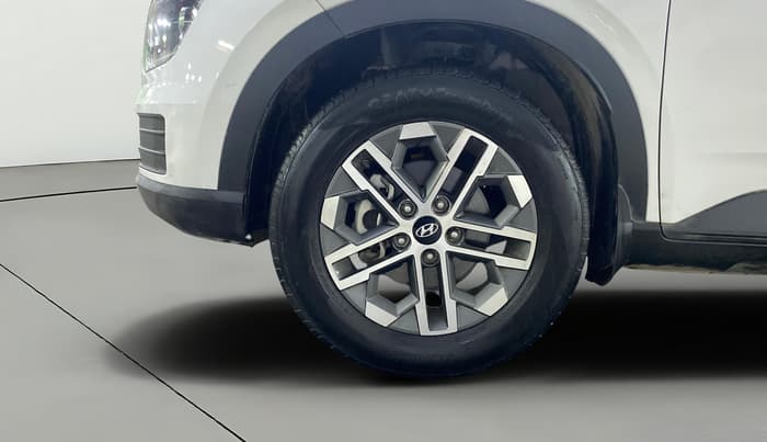 2024 Hyundai VENUE SX 1.5 CRDI, Diesel, Manual, 17,740 km, Left Front Wheel