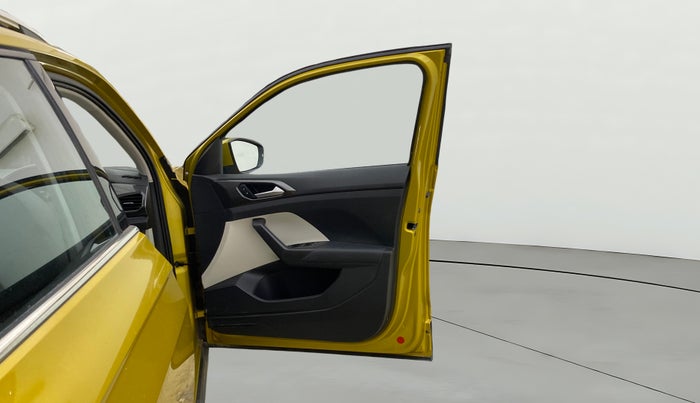 2022 Volkswagen TAIGUN TOPLINE 1.0 TSI MT, Petrol, Manual, 6,611 km, RHS Front Door