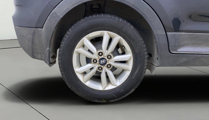 2015 Hyundai Creta SX PLUS AT 1.6 DIESEL, Diesel, Automatic, 1,28,098 km, Right Rear Wheel