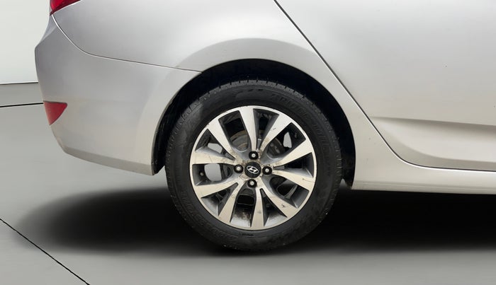 2015 Hyundai Verna FLUIDIC 4S1.6 VTVT S O AT, Petrol, Automatic, 80,101 km, Right Rear Wheel