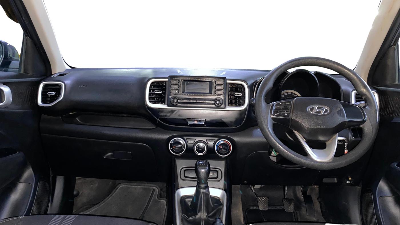 2022 Hyundai VENUE S 1.2, Petrol, Manual, 68,356 km, Dashboard