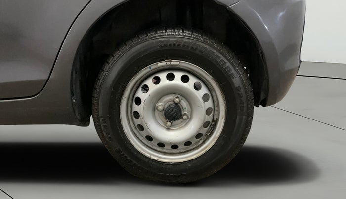 2016 Maruti Swift LXI (O), Petrol, Manual, 72,548 km, Left Rear Wheel