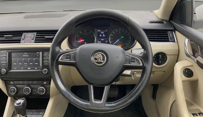 2017 Skoda Octavia AMBITION PLUS AT 1.8 TSI, Petrol, Automatic, 64,017 km, Steering Wheel Close Up