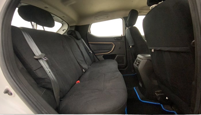 2021 Renault Kiger RXT (O) MT, Petrol, Manual, 38,965 km, Right Side Rear Door Cabin