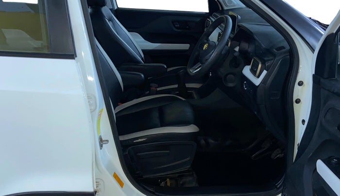 2024 Tata PUNCH ACCOMPLISHED DAZZLE SUNROOF CNG MT, CNG, Manual, 32,527 km, Right Side Front Door Cabin