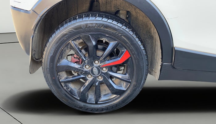 2022 Mahindra XUV300 W8 (O) 1.2 PETROL AMT, Petrol, Automatic, 36,068 km, Right Rear Wheel