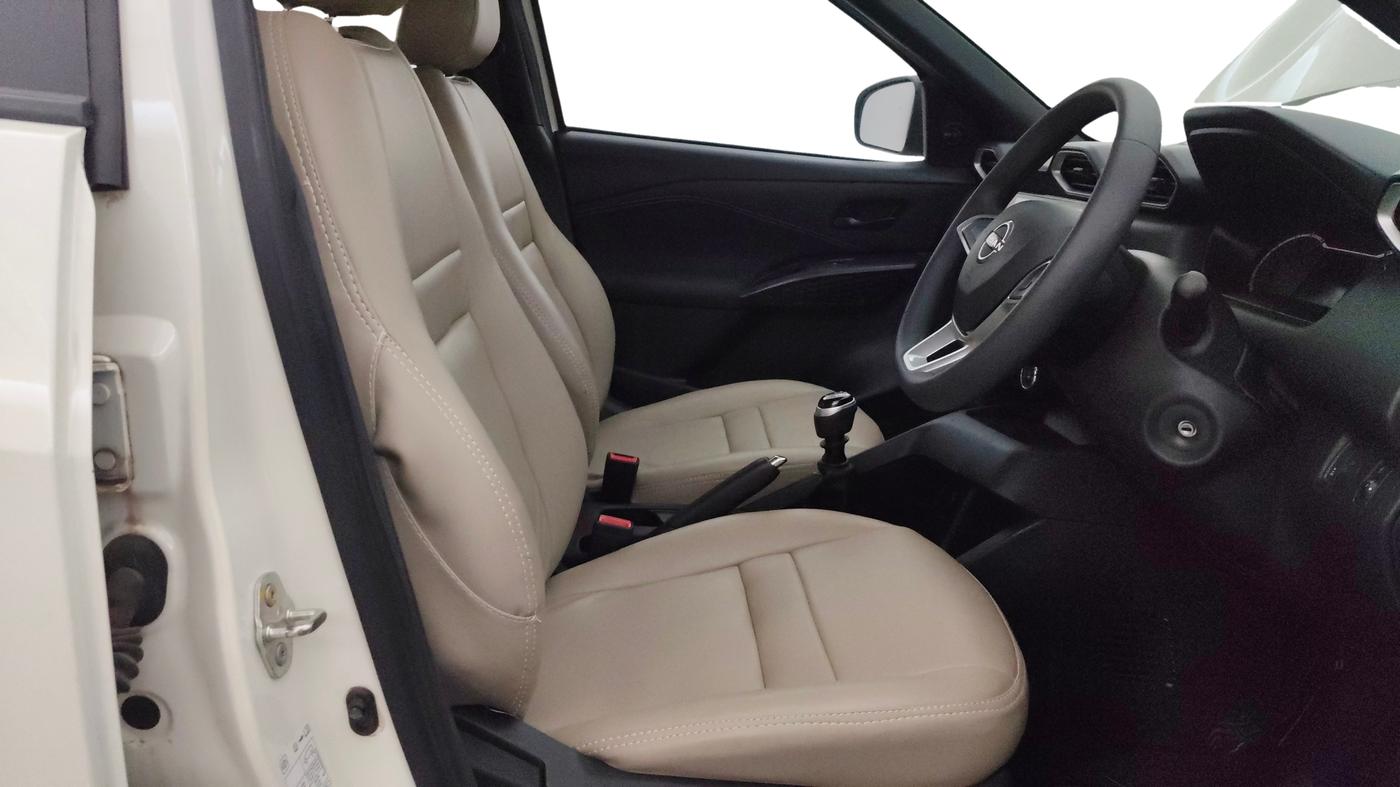 2025 Nissan MAGNITE Visia Plus B4D 1.0 Petrol MT, Petrol, Manual, 15,507 km, Right Side Front Door Cabin