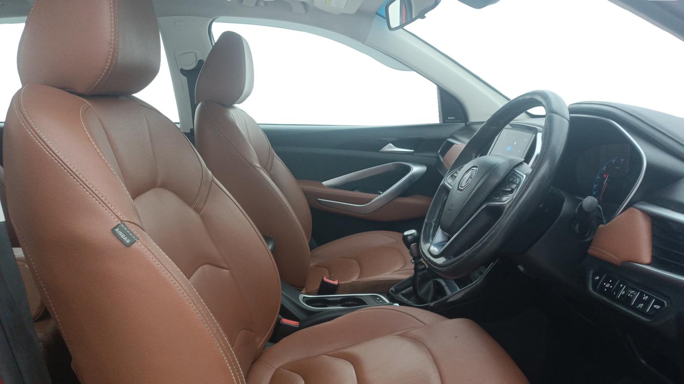 2020 MG HECTOR PLUS SHARP 2.0 DIESEL TURBO MT 6-STR, Diesel, Manual, 95,370 km, Right Side Front Door Cabin