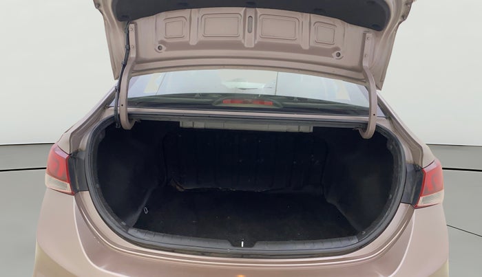 2017 Hyundai Verna 1.6 SX (O) CRDI MT, Diesel, Manual, 1,22,280 km, Boot Open Zoomed View