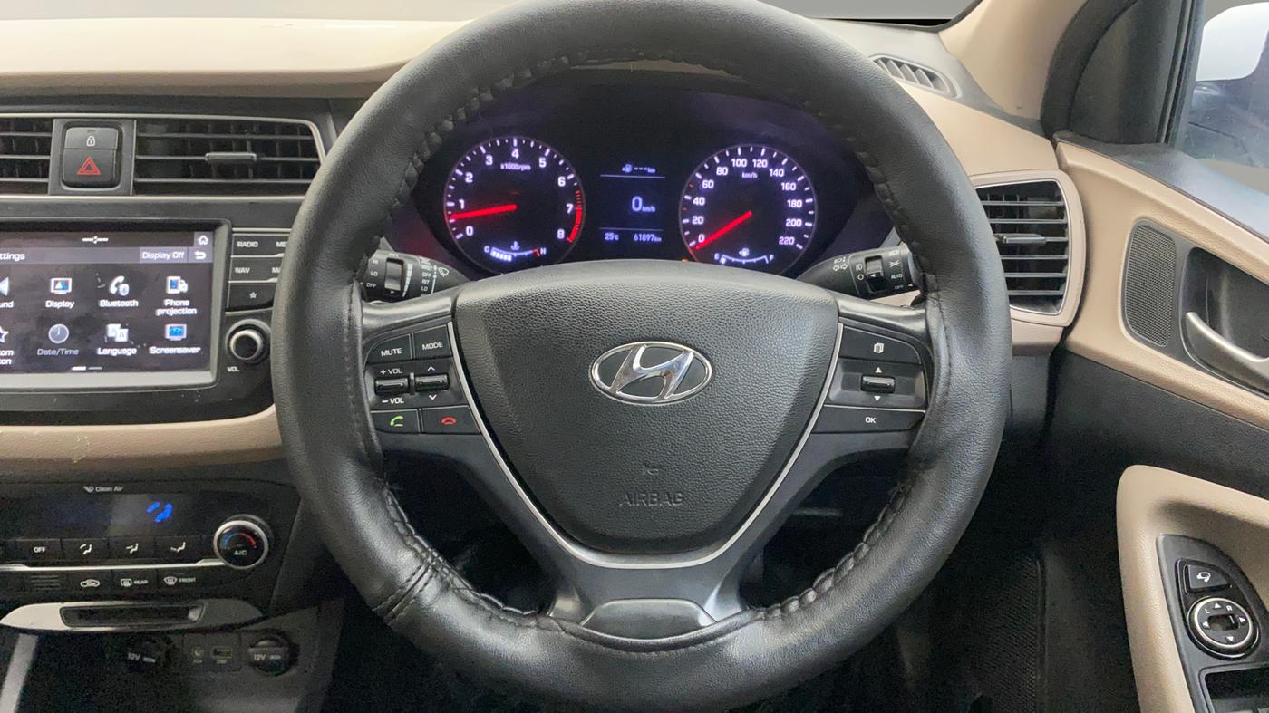2020 Hyundai NEW I20 ASTA (O) 1.2 MT DUAL TONE, Petrol, Manual, 62,140 km, Steering Wheel Close Up