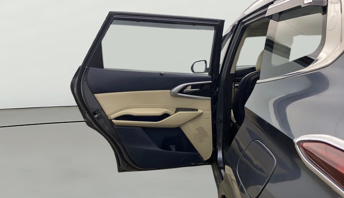 2022 KIA CARENS LUXURY PLUS 1.4 PETROL 7 STR, Petrol, Manual, 30,236 km, LHS Rear Door