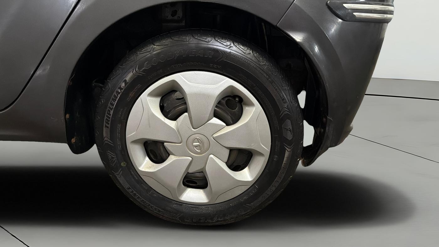 2023 Tata Tiago XT (O) PETROL, CNG, Manual, 49,591 km, Left Rear Wheel