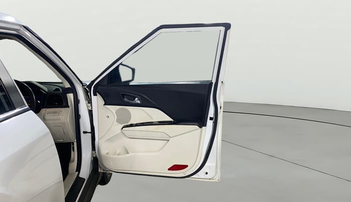 2024 Mahindra XUV 3XO AX5 1.2 L TCMPFI AT, Petrol, Automatic, 31,685 km, RHS Front Door