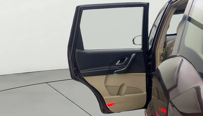 2017 Mahindra XUV500 W10 AT, Diesel, Automatic, 90,254 km, LHS Rear Door