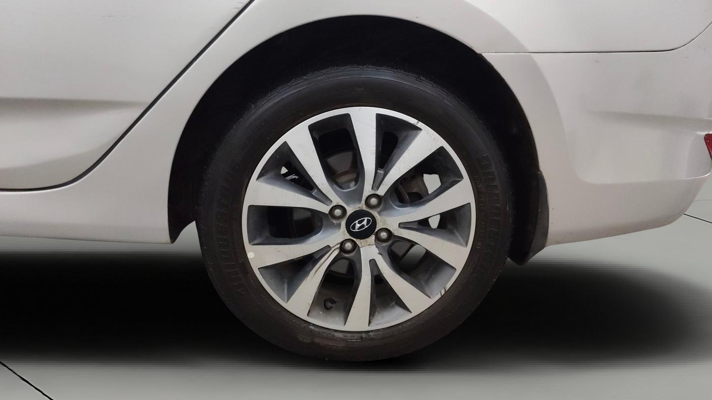 2014 Hyundai Verna FLUIDIC 1.6 CRDI SX OPT AT, Diesel, Automatic, 74,245 km, Left Rear Wheel