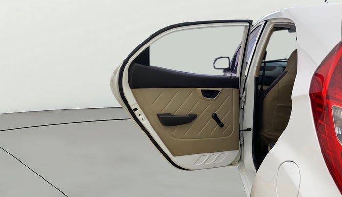 2015 Hyundai Eon D-LITE+, CNG, Manual, 1,10,658 km, LHS Rear Door