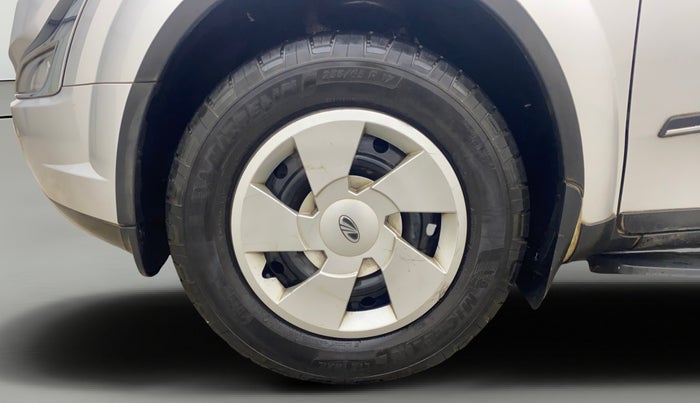 2016 Mahindra XUV500 W6, Diesel, Manual, 89,770 km, Left Front Wheel