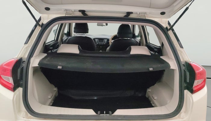 2022 Mahindra XUV300 W6 1.2 PETROL AMT, Petrol, Automatic, 36,886 km, Boot Open Zoomed View