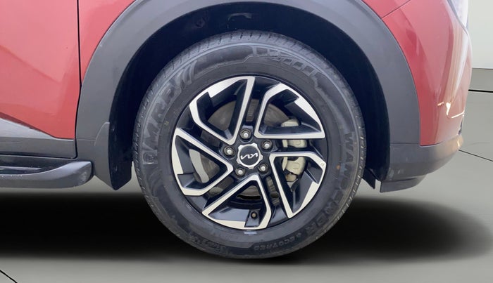 2023 KIA CARENS PRESTIGE PLUS 1.5 PETROL IMT 7 STR, Petrol, Manual, 18,039 km, Right Front Wheel