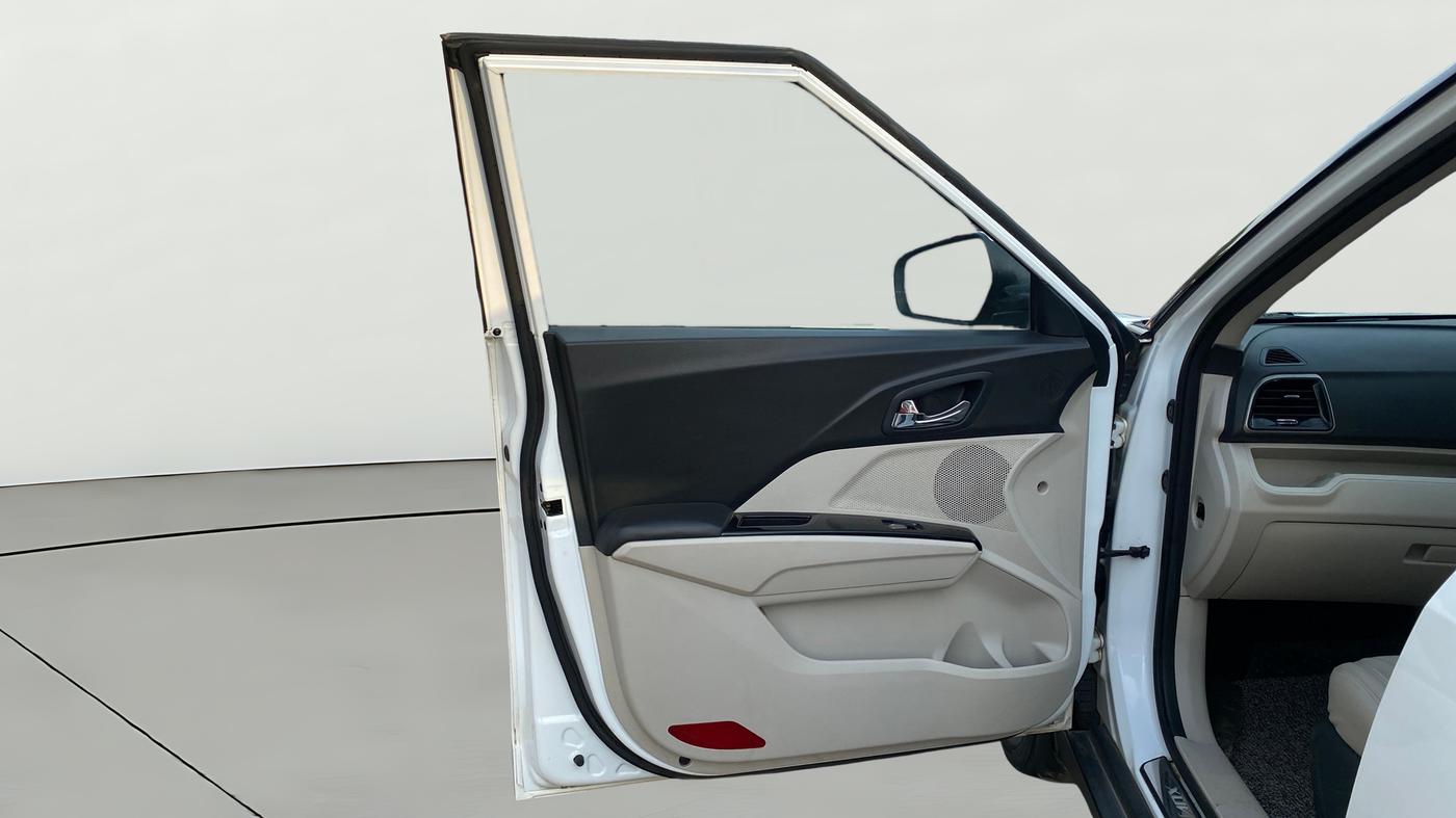 2024 Mahindra XUV300 W8 1.5 DIESEL, Diesel, Manual, 57,158 km, LHS Front Door