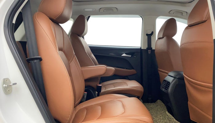 2021 MG HECTOR PLUS SHARP 2.0 DIESEL TURBO MT 6-STR, Diesel, Manual, 72,170 km, Right Side Rear Door Cabin
