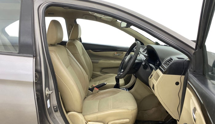 2015 Maruti Ciaz ZXI, Petrol, Manual, 96,632 km, Right Side Front Door Cabin