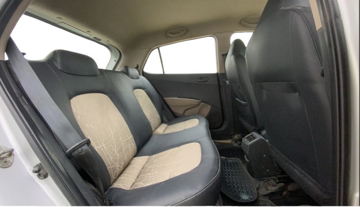 2016 Hyundai Grand i10 MAGNA 1.1 CRDI, Diesel, Manual, 92,624 km, Right Side Rear Door Cabin