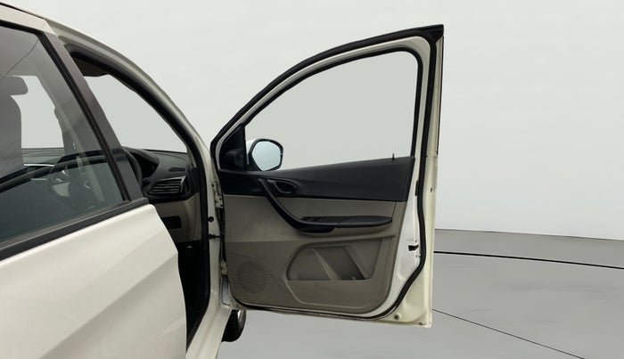 2016 Tata Tiago XT PETROL, Petrol, Manual, 18,999 km, RHS Front Door