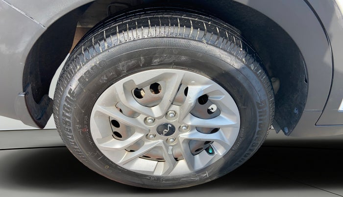 2022 KIA CARENS PREMIUM 1.4 PETROL 7 STR, Petrol, Manual, 67,834 km, Right Rear Wheel