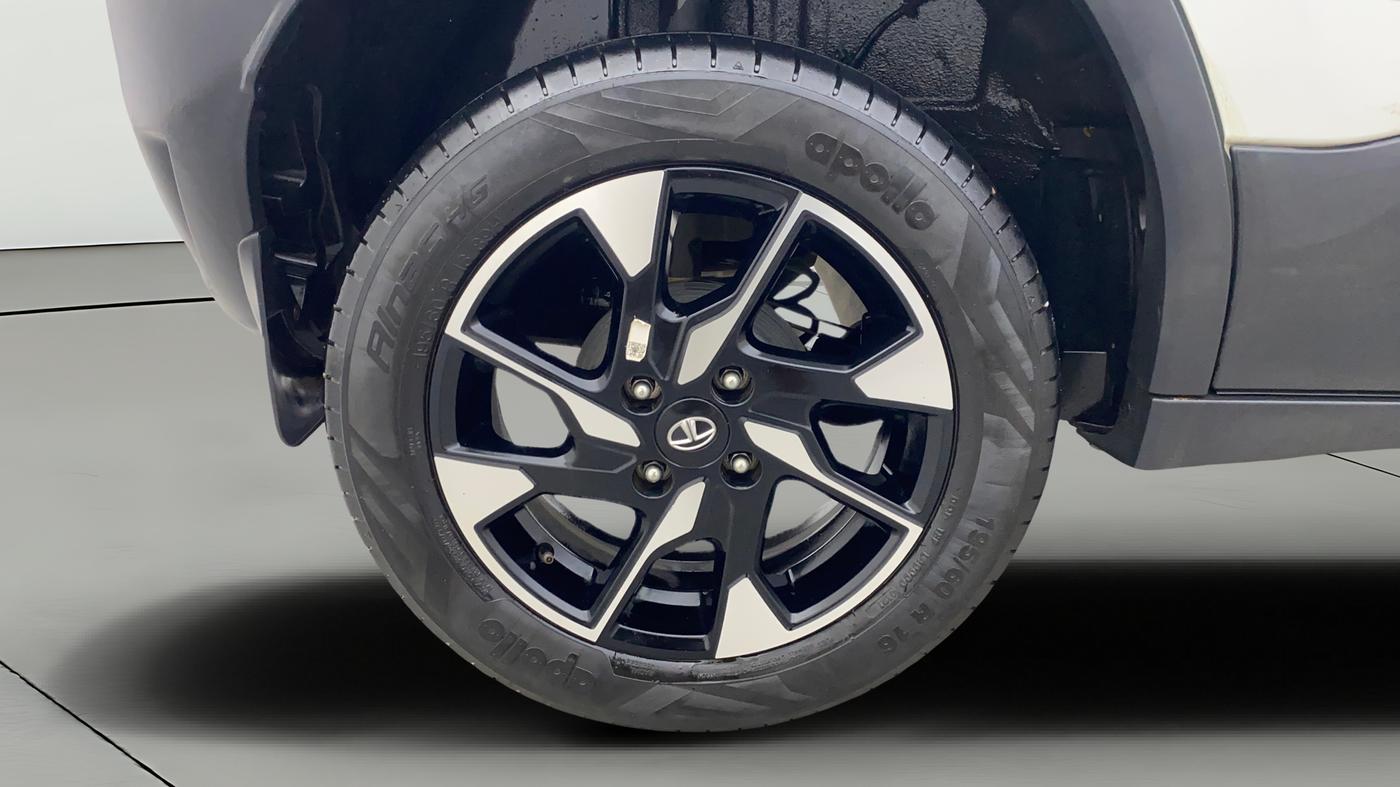 2021 Tata PUNCH CREATIVE  1.2 RTN DUAL TONE, Petrol, Manual, 37,553 km, Right Rear Wheel