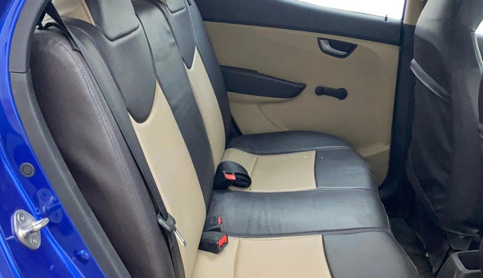 2014 Hyundai Eon SPORTZ, Petrol, Manual, 45,678 km, Right Side Rear Door Cabin